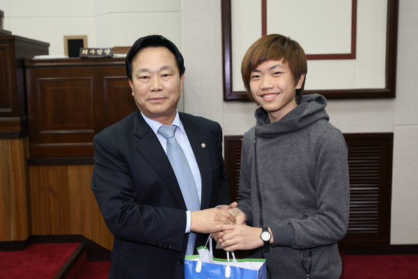 왕산초등학교 학생회장단 일행 의회 방문