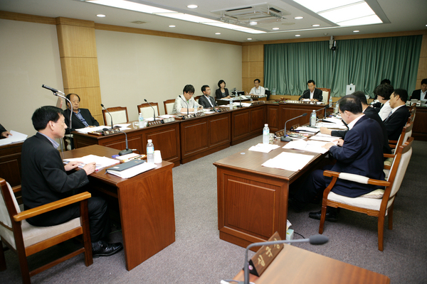 제162회 임시회시 기획행정위원회 조례안 심사활동