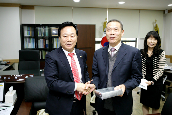 중국 광안시 찡스버 부주임 일행 의회 방문