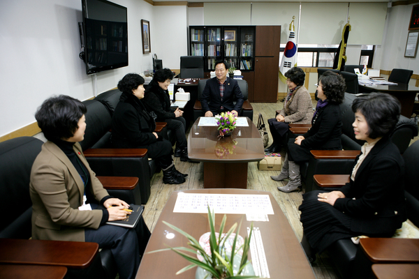 구미시여성단체협의회 회장단 일행 의회방문 