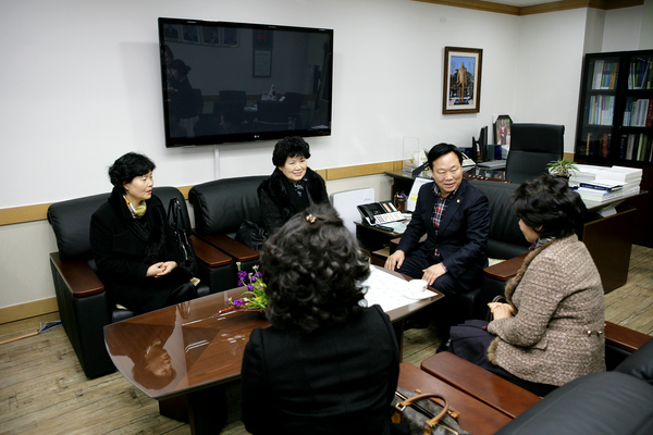 구미시여성단체협의회 회장단 일행 의회방문 