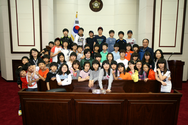 원호초등학교 학생회장단 일행 의회방문