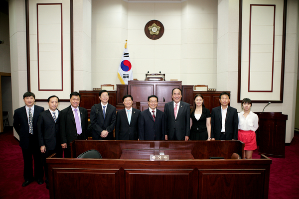 중국 광안시장 일행 의회 방문