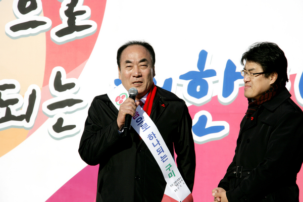 불우이웃돕기 성금 전달