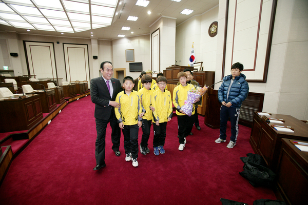 선산초등학교 핸드볼 선수단 의회 방문
