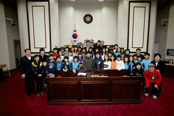 도봉초등학교 학생 일행 의회 방문