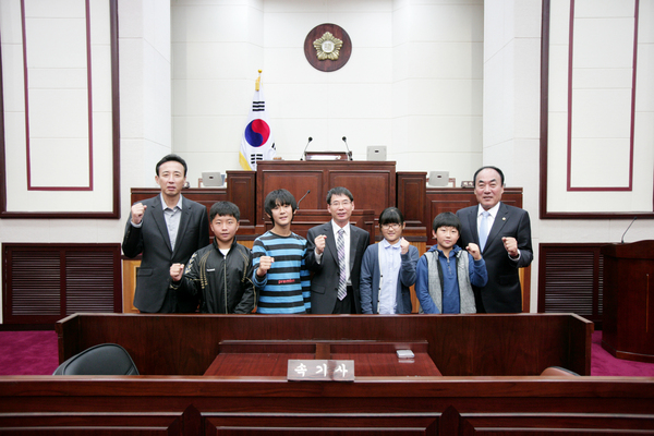 비산초등학교 회장단 일행 의회 방문