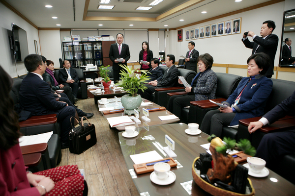 중국 섬서성 위남시 시정핑 시장일행 의회 방문