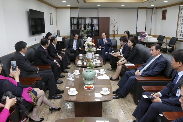 중국 장사시 인대주임 일행 의회방문