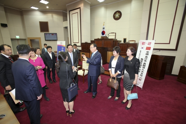 중국 장사시 인대주임 일행 의회방문