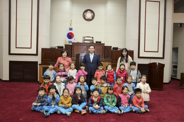 세종유치원 원생 일행 의회방문