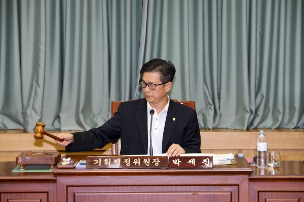 제207회 임시회 기획행정위원회 조례안 심사활동