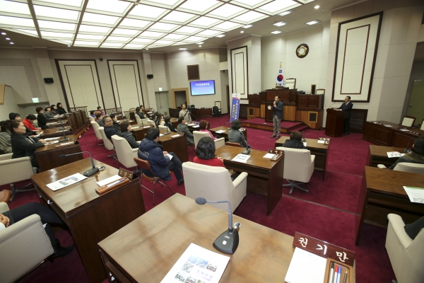 구미문화탐방대 회원일행 의회 견학