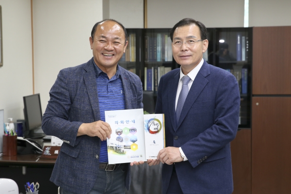 서울 강동구의회 의원 일행 의장실 방문