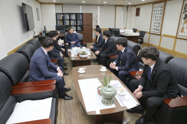 구미JC 회장단 일행 의회 방문