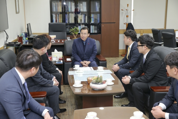 구미JC 회장단 일행 의회 방문