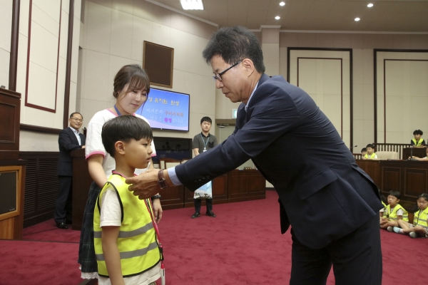 은성유치원생 일행 의회 방문