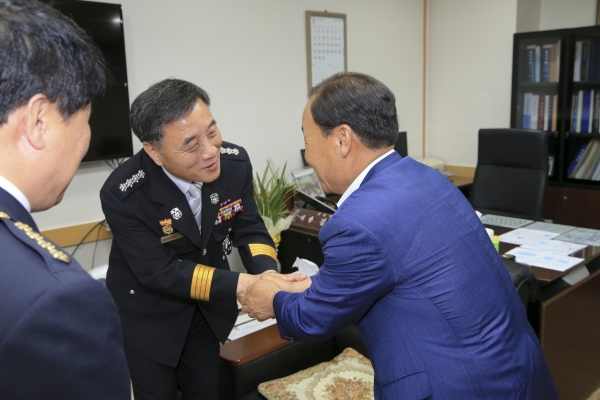 구미소방서 서장님 일행 의장실 방문