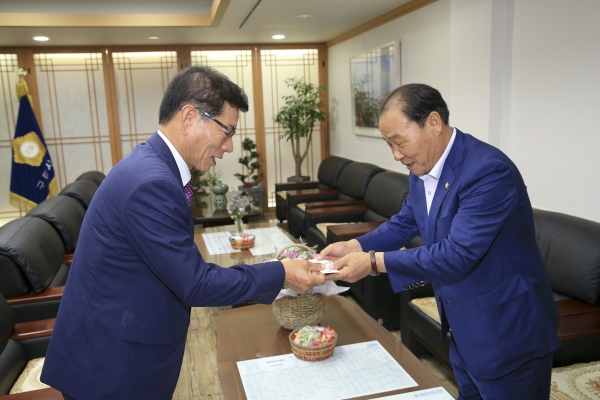 김갑식 신임 구미세무서장님 의장실 방문