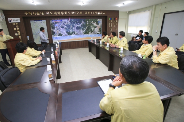 제224회 임시회 산업건설위원회 국도대체 우회도로 공사현장 방문