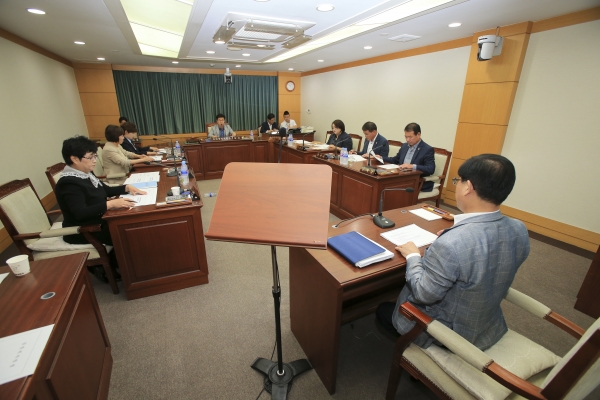 제225회 정례회 의회운영위원회 소관 2017 회계연도 세입세출결산승인안 및 2018년도 제2회 추경예산안 예비심사 활동