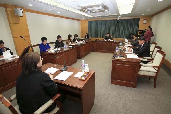 제229회 임시회 의회운영위원회 조례안 심사활동