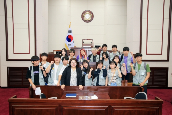 제천간디학교 학생 일행 의회방문