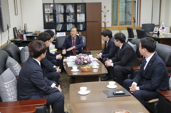 구미청년회의소 신임회장단 일행 의장실 방문