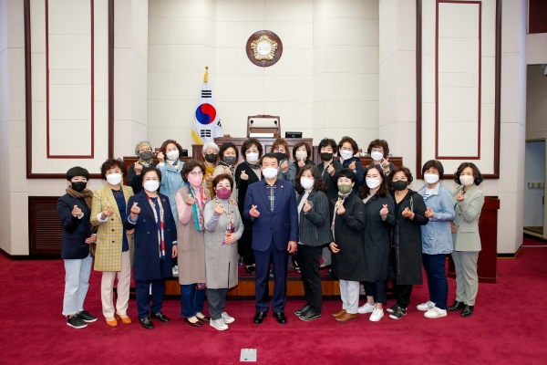 우리문화를 좋아하는사람들 회장일행 의장실 방문
