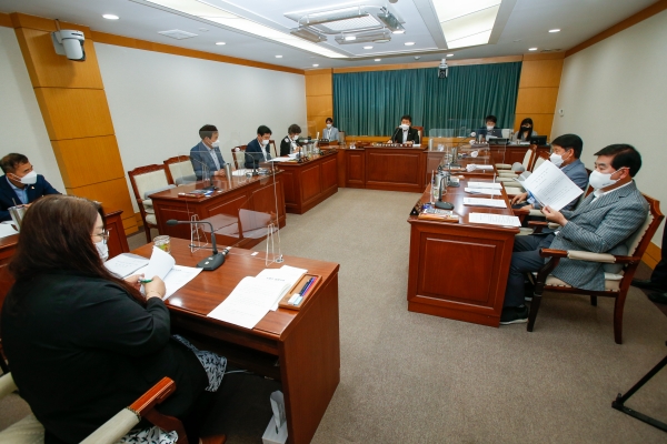 제258회 임시회시 의회운영위원회 조례안 심사활동