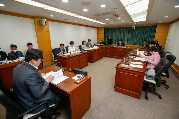 제2차 의원연구단체심의위원회 활동