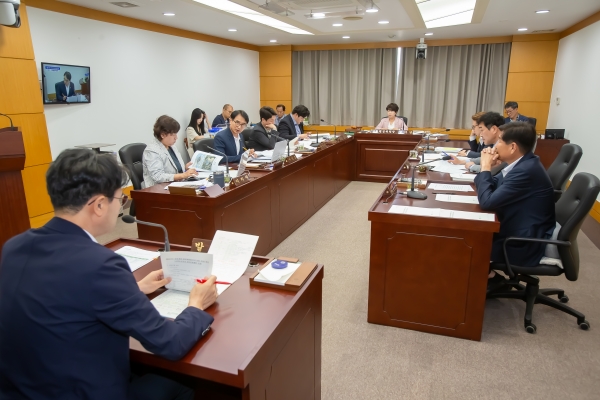 제279회 임시회 기획행정위원회 조례안과 2024년도 제1회 추가경정예산안 및 기금운용계획변경안 예비심사활동