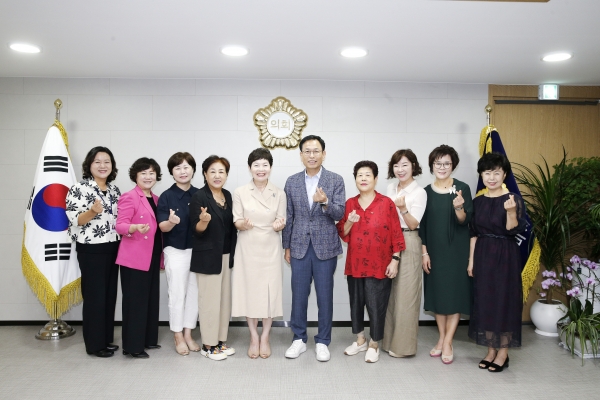 구미시여성협의회 회장단 일행 의장실 방문