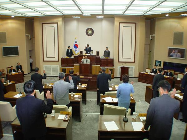 제104회 임시회 제1차 본회의시 결의문 채택